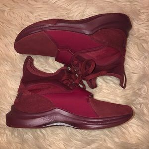 PUMA Suede Hightop Sneakers Women’s Size 6